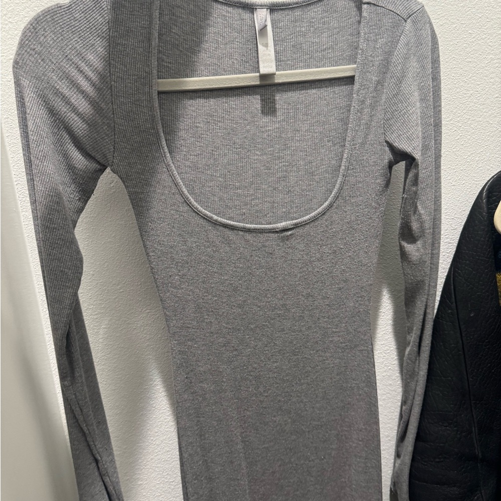 Skims Scoop Neck Ribbed Long Sleeve Top - Gray
